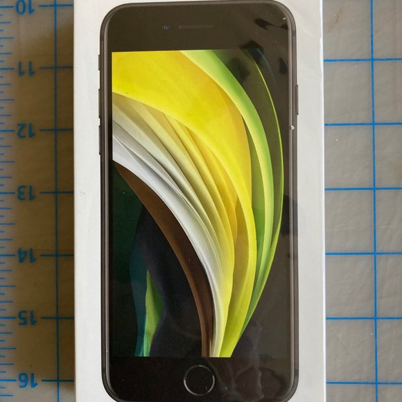 Apple iPhone SE 2nd Gen. - 128GB - Black - UNLOCKED - Picture 2 of 3